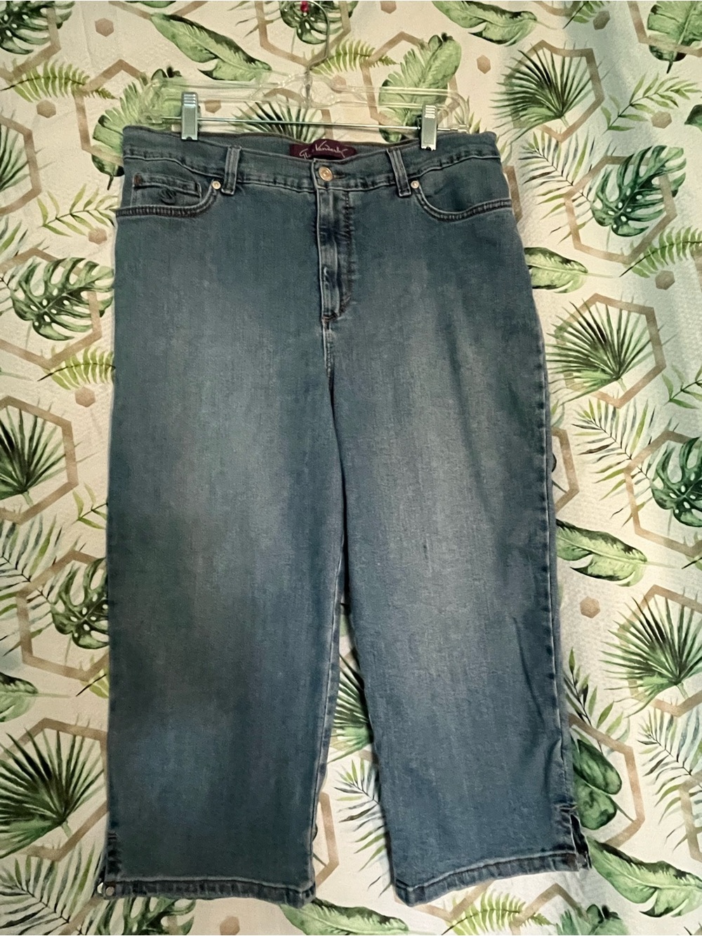 Gloria Vanderbilt Straight Leg Jeans in Medium Blue Wash